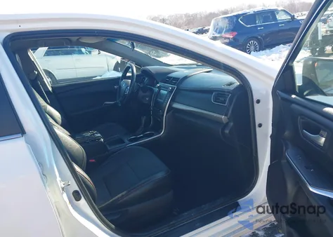 2015 Toyota Camry Se z USA, uszkodzony, nr VIN 4T1BF1FK8FU083177